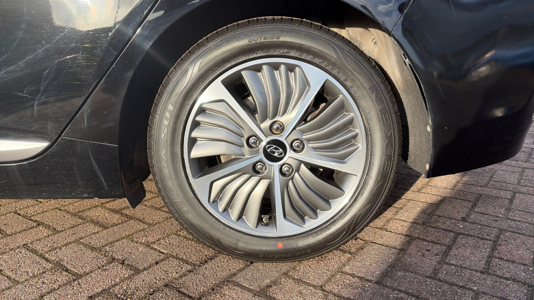 Hyundai IONIQ 1.6 GDi Plug-in Hybrid Premium 5dr DCT Hatchback